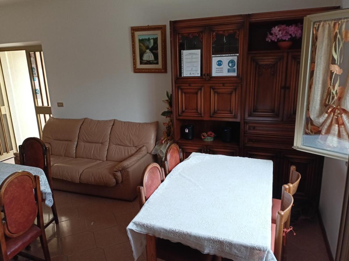 Da Angela - Camere Con Bagno Privato A Foligno Vicino Al Centro מראה חיצוני תמונה