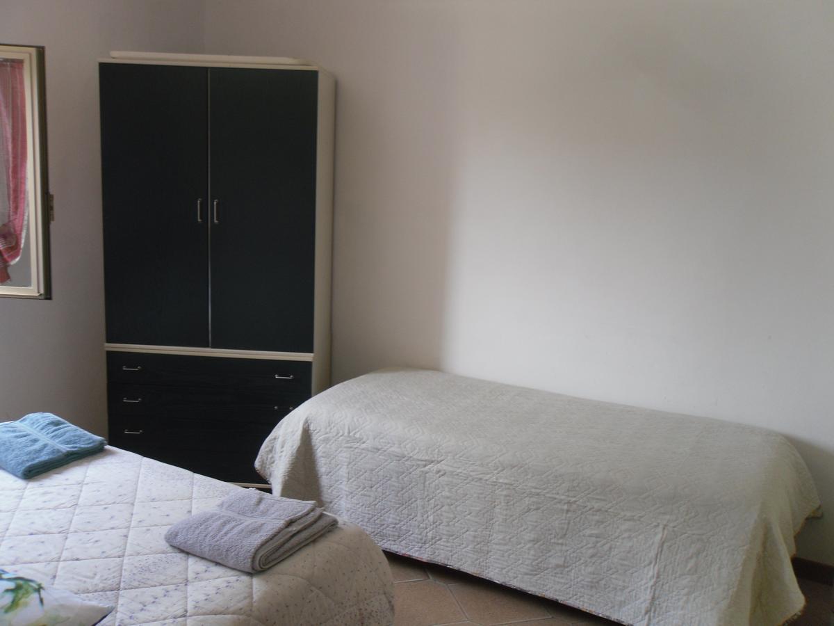 Da Angela - Camere Con Bagno Privato A Foligno Vicino Al Centro מראה חיצוני תמונה