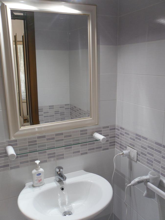 Da Angela - Camere Con Bagno Privato A Foligno Vicino Al Centro מראה חיצוני תמונה