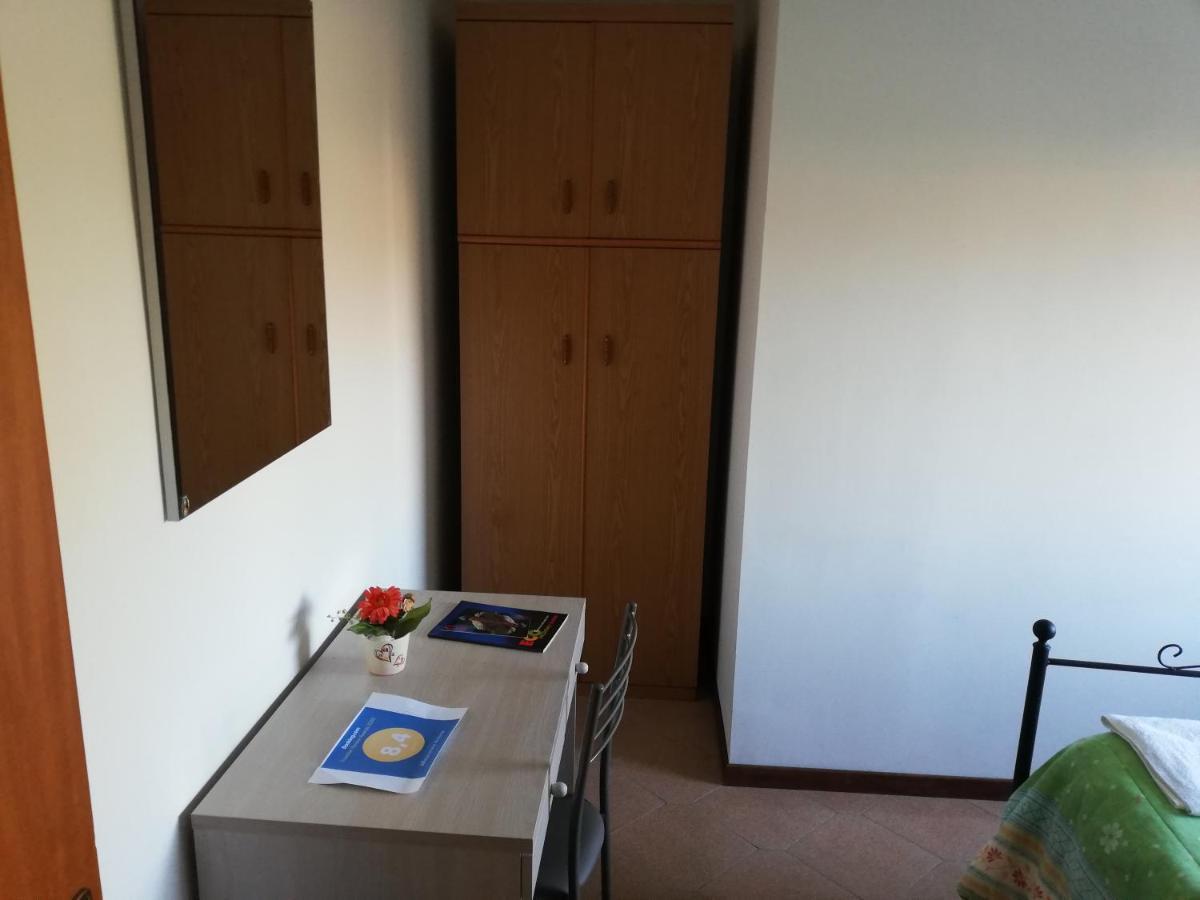 Da Angela - Camere Con Bagno Privato A Foligno Vicino Al Centro מראה חיצוני תמונה